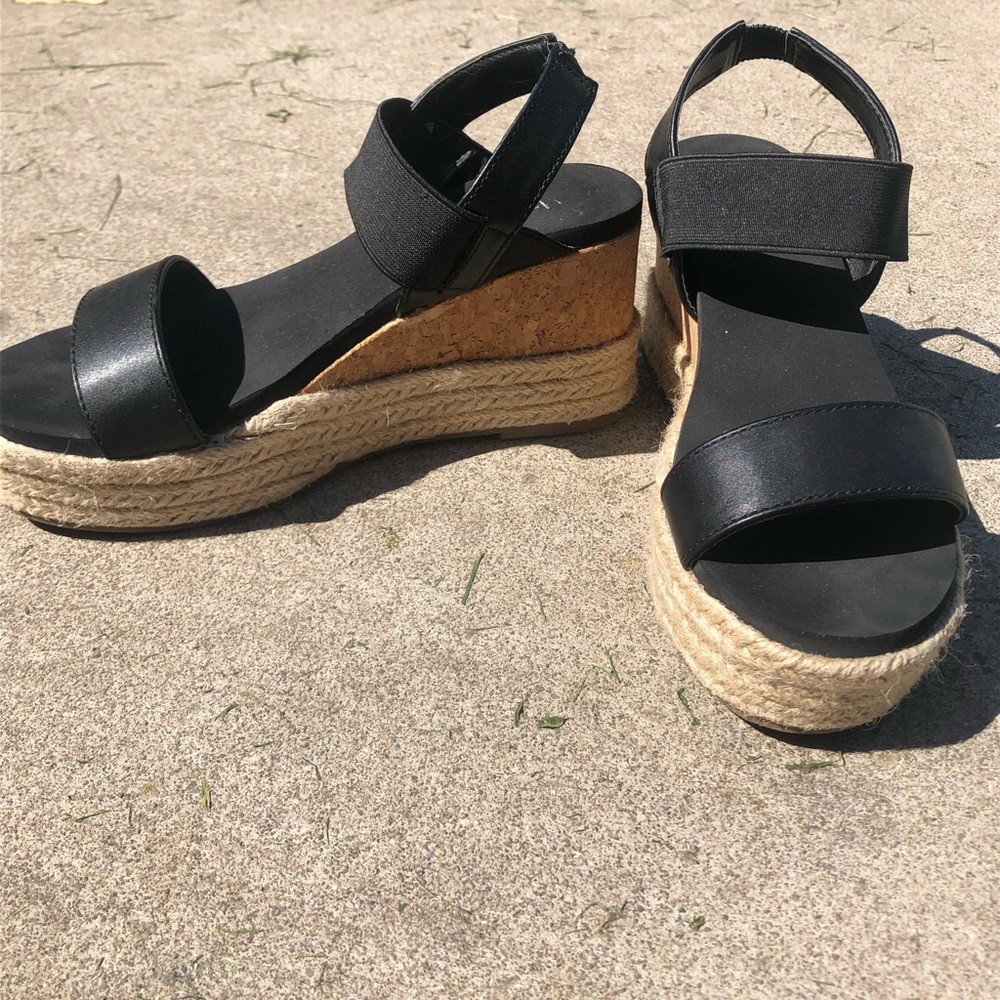 Black wedge